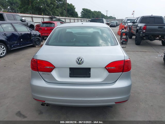 3VW2K7AJ5EM218035 Volkswagen Jetta Sedan S