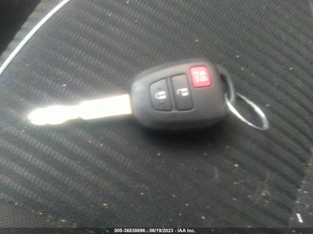 Toyota RAV4 LE 2017 2T3BFREV6HW590292 Image 11