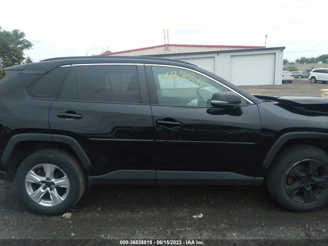 2020 TOYOTA RAV4 XLE VIN: 2T3W1RFV7LW070156