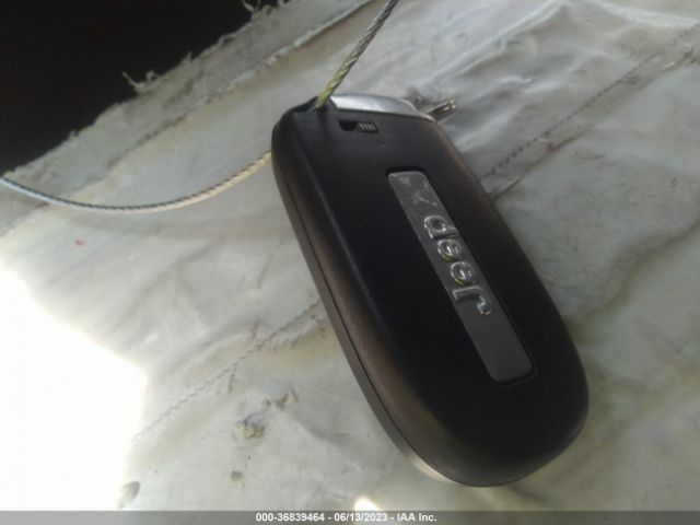 1C4PJMLB9KD417824 Jeep Cherokee Altitude