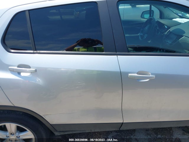 Chevrolet TRAX LS 2020 3GNCJKSB5LL195385 Image 13
