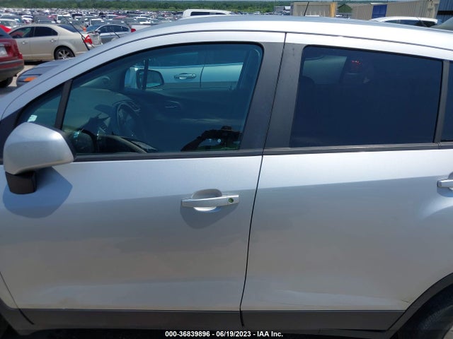 Chevrolet TRAX LS 2020 3GNCJKSB5LL195385 Image 14
