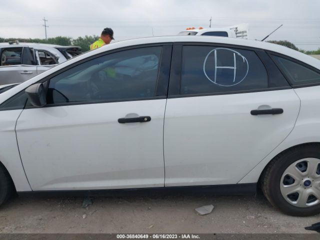 Ford FOCUS S 2016 1FADP3E23GL368521 Image 7
