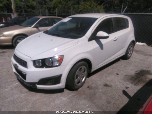 Chevrolet SONIC LS 2016 1G1JA6SH0G4110260 Image 2