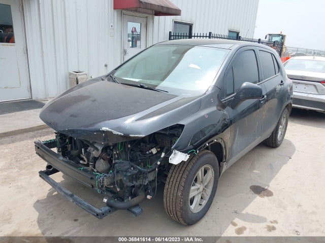 Chevrolet TRAX LS 2020 3GNCJKSB2LL183047 Image 2