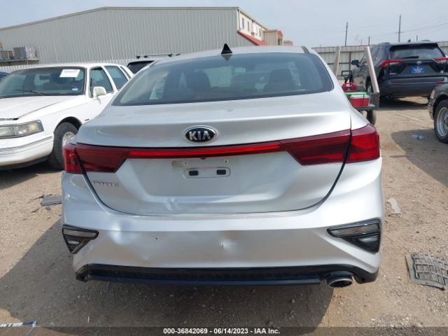 3KPF24AD0ME335897 KIA Forte Lxs