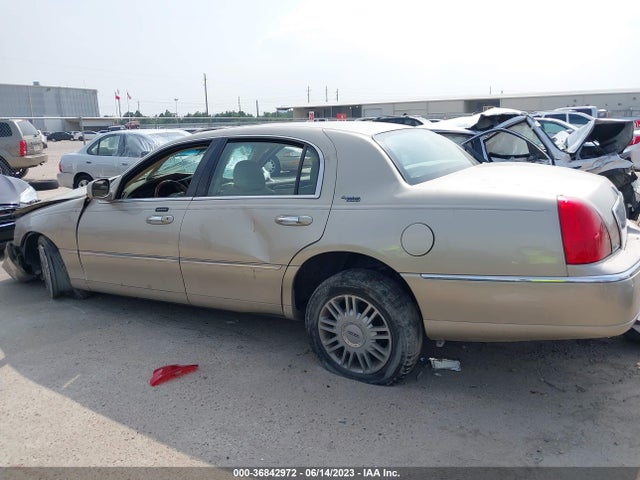 2007 LINCOLN TOWN CAR SIGNATURE LIMITED VIN: 1LNHM82V77Y625789