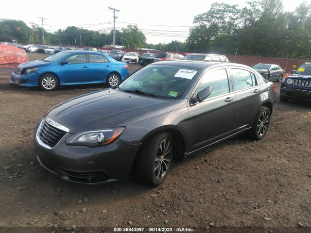 Chrysler 200 Limited 2014 1C3CCBCG2EN180377 Image 2