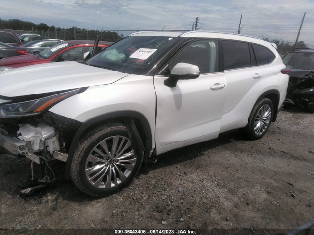 Toyota Highlander Platinum 2022 5TDFZRBH9NS189694 Image 2