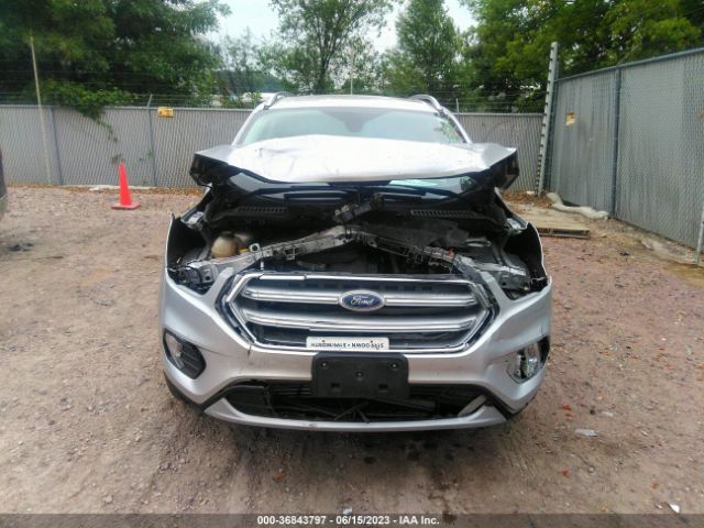 1FMCU9J94HUB03988 Ford Escape Titanium