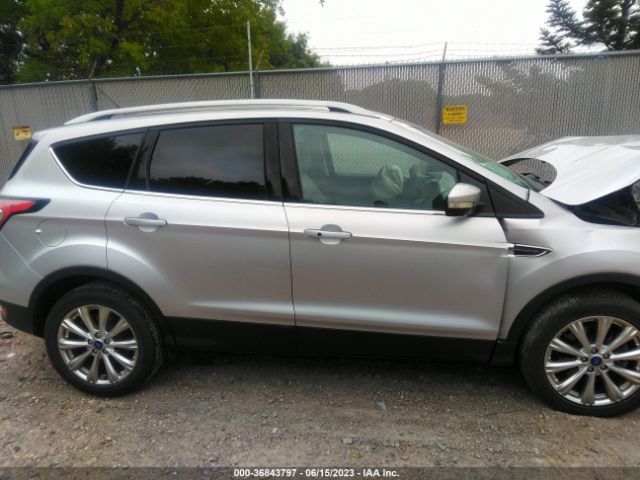 1FMCU9J94HUB03988 Ford Escape Titanium
