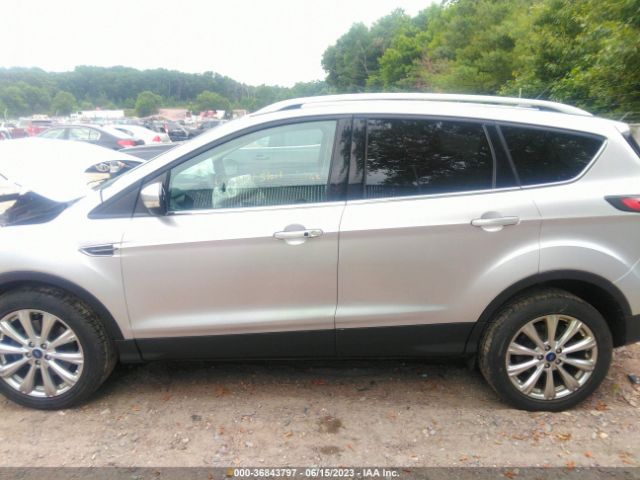 1FMCU9J94HUB03988 Ford Escape Titanium