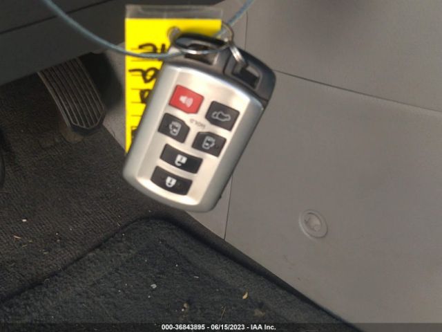 5TDYZ3DC7HS850778 Toyota SIENNA XLE
