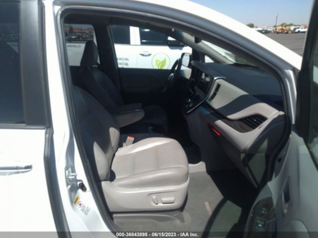 5TDYZ3DC7HS850778 Toyota SIENNA XLE