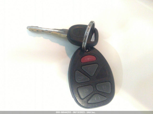 2007 GMC YUKON DENALI VIN: 1GKFK63807J350097