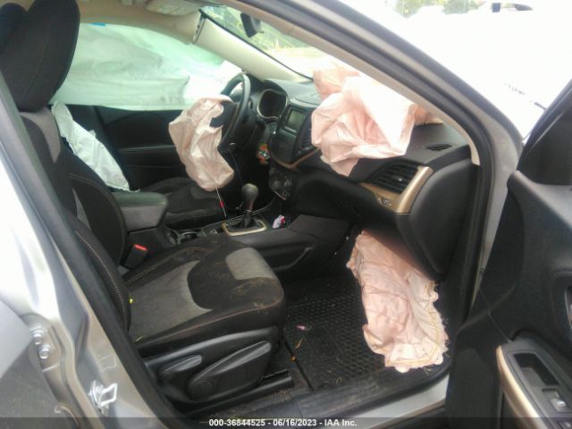 1C4PJLAB0HW577214 Jeep Cherokee Sport