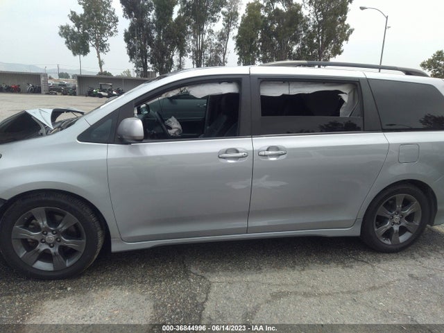 Toyota SIENNA SE 2016 5TDXK3DC4GS728426 Image 6