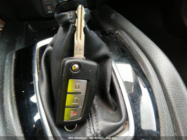JN8AT2MT5HW141185 Nissan ROGUE S