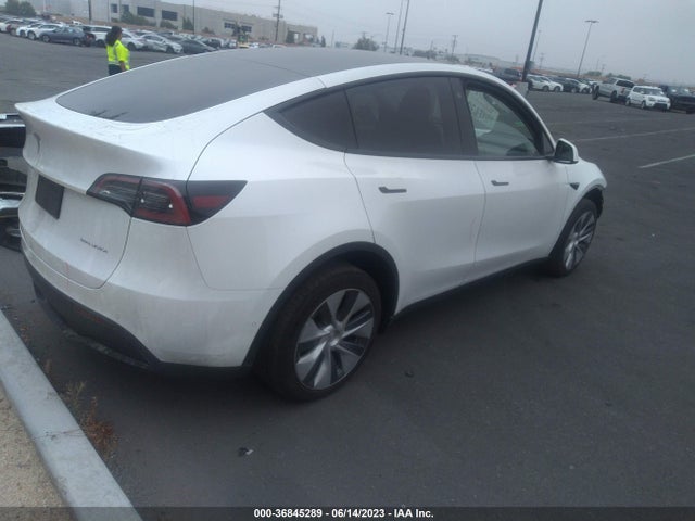 Tesla Model Y Long Range 2022 7SAYGDEE5NA018951 Image 4