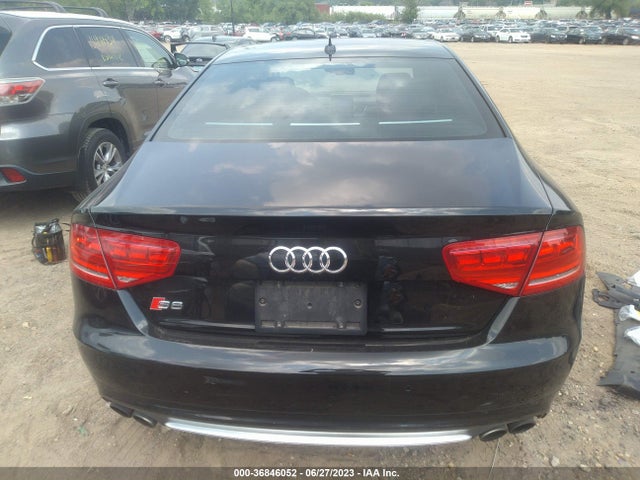 2014 Audi S8, VIN: WAUD2AFD2EN002304