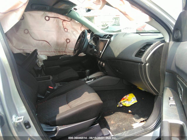 JA4APVAU9MU017323 Mitsubishi Outlander Sport Se