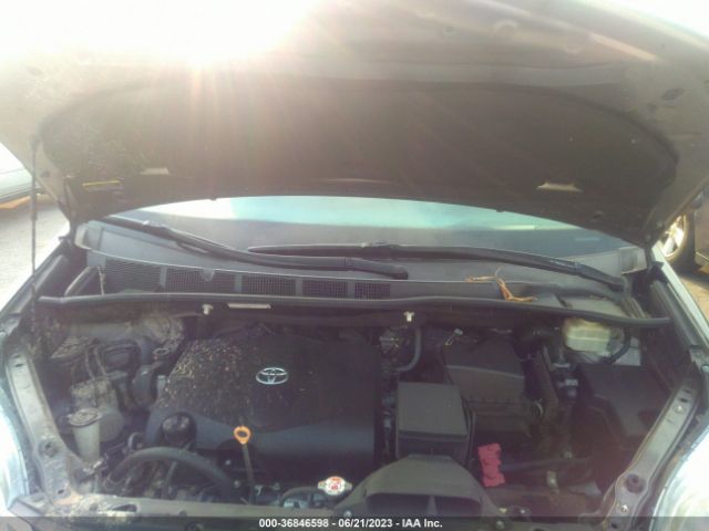 5TDKZ3DC5HS829837 Toyota SIENNA LE