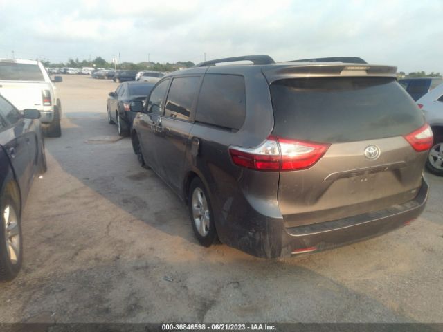 5TDKZ3DC5HS829837 Toyota SIENNA LE