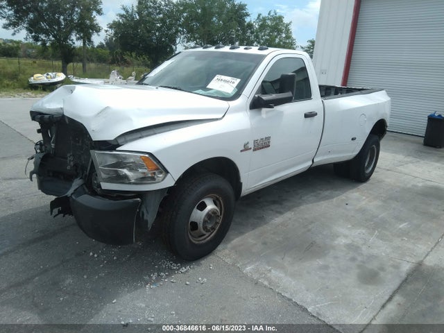 2015 Ram 3500 LCF, VIN: 3C63RPAL4FG690108