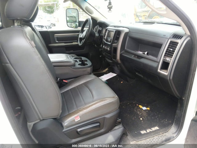 2015 Ram 3500 LCF, VIN: 3C63RPAL4FG690108