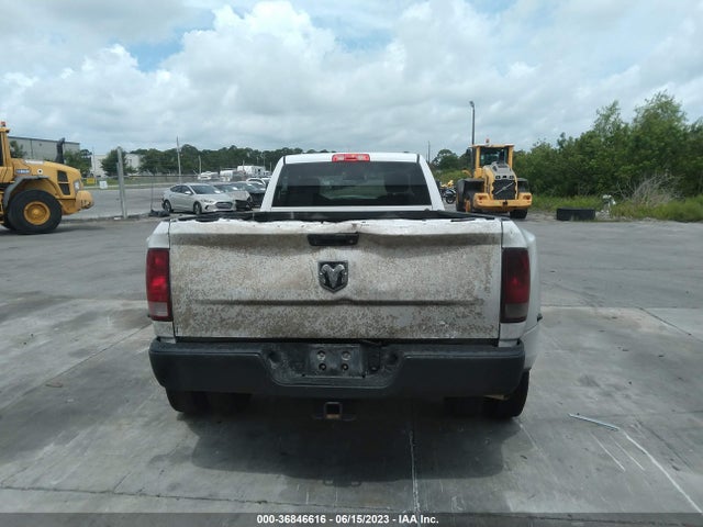 2015 Ram 3500 LCF, VIN: 3C63RPAL4FG690108