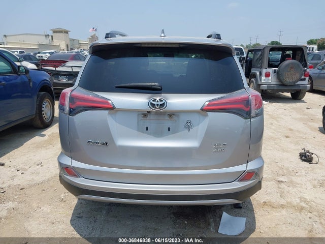 Toyota Rav4 Xle 2017 2T3RFREV1HW572572 Image 8