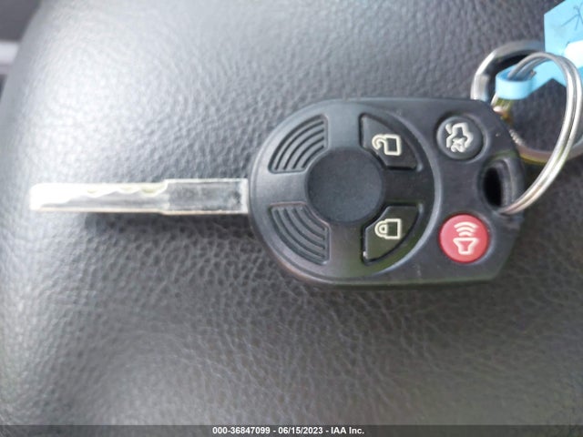 Ford FOCUS SE 2018 1FADP3K22JL259057 Image 3