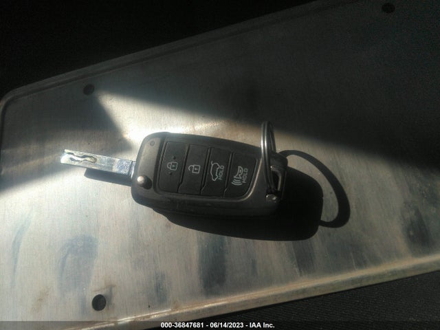 Hyundai ELANTRA GT 2018 KMHH35LE4JU040974 Image 3
