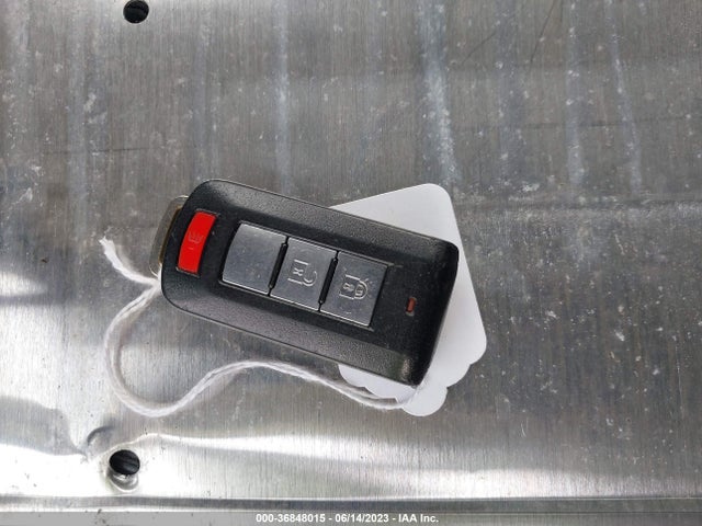 JA4AZ3A36EZ018844 Mitsubishi Outlander Se