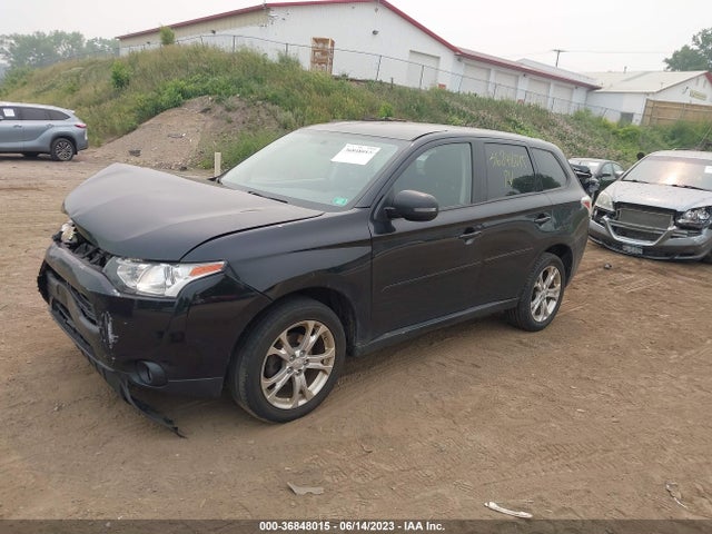 JA4AZ3A36EZ018844 Mitsubishi Outlander Se