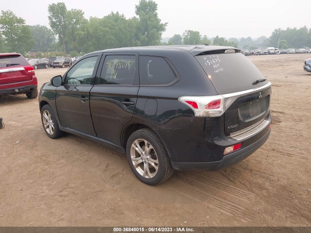 JA4AZ3A36EZ018844 Mitsubishi Outlander Se