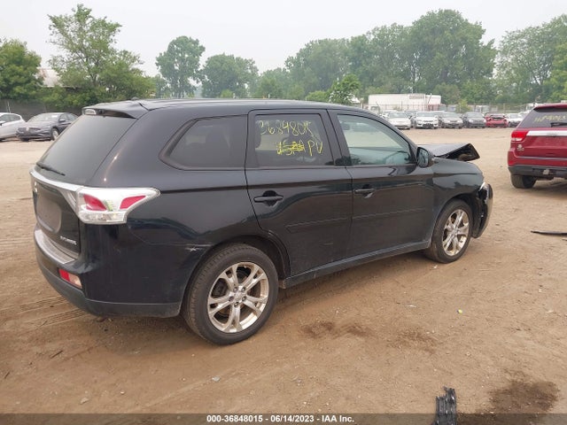 JA4AZ3A36EZ018844 Mitsubishi Outlander Se