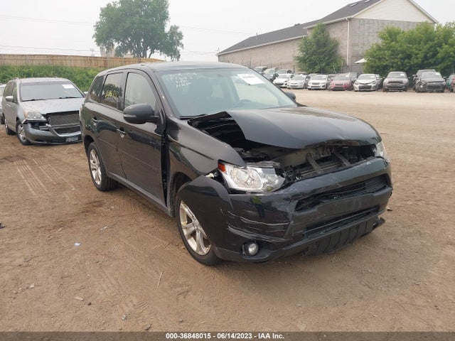 JA4AZ3A36EZ018844 Mitsubishi Outlander Se
