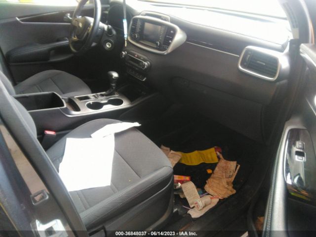 5XYPGDA32KG550825 KIA SORENTO LX