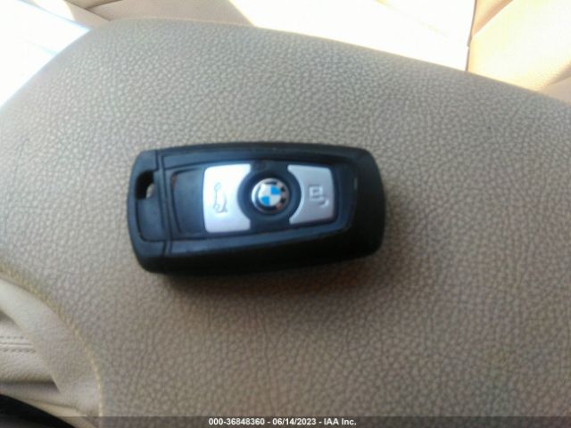 WBA3C3C54EF985482 BMW 3 Series 320i Xdrive