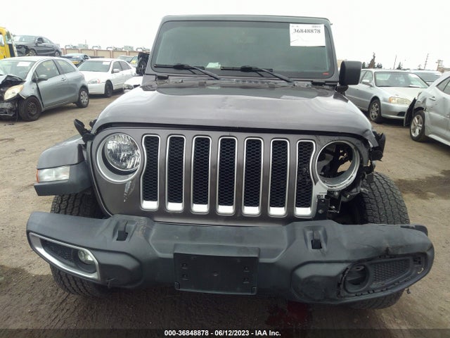 1C4HJXENXJW246114 Jeep Wrangler Unlimited Sahara