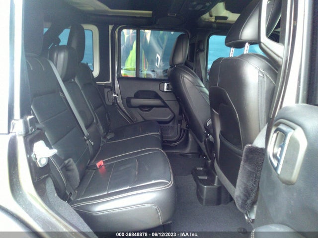 1C4HJXENXJW246114 Jeep Wrangler Unlimited Sahara