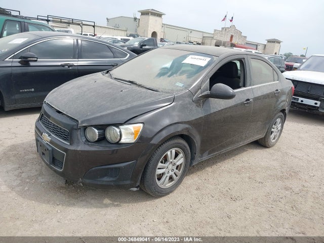 Chevrolet SONIC LT 2015 1G1JC5SH5F4158095 Image 2