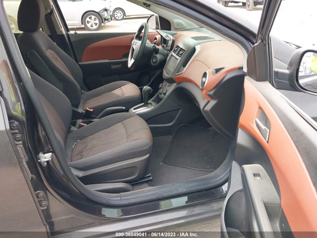 Chevrolet SONIC LT 2015 1G1JC5SH5F4158095 Image 5