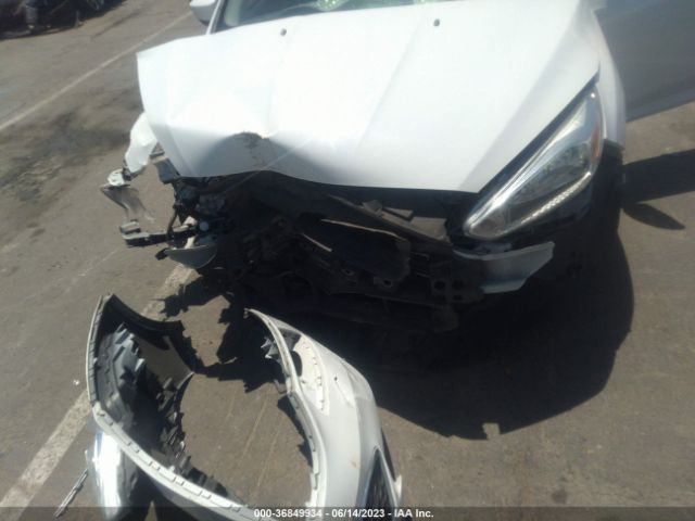 1FADP3F28JL295331 Ford FOCUS SE