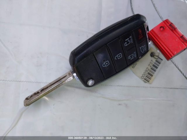 KNDMB5C16H6245701 KIA SEDONA LX
