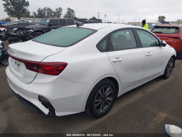 3KPF24AD5NE478202 KIA Forte Lxs