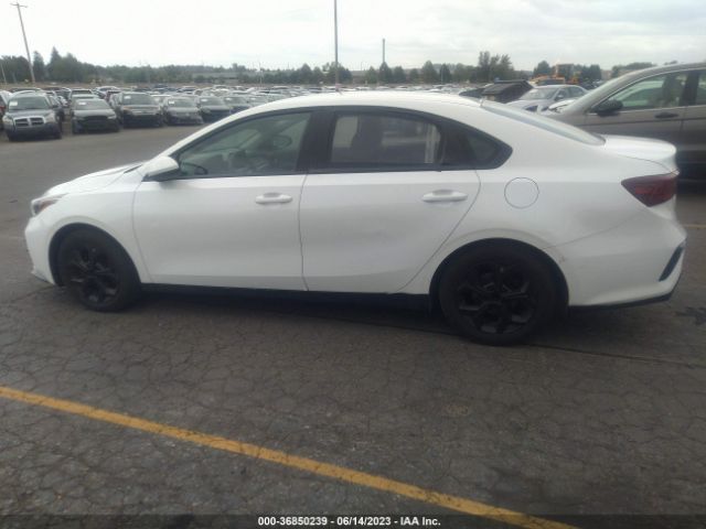 3KPF24AD8ME404075 KIA Forte Lxs