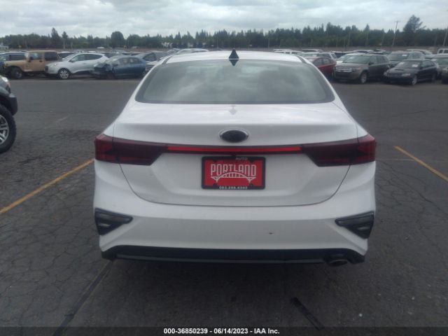 3KPF24AD8ME404075 KIA Forte Lxs