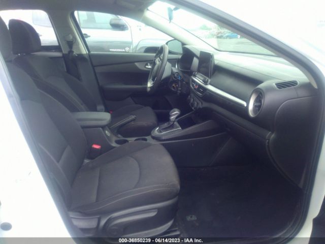 3KPF24AD8ME404075 KIA Forte Lxs